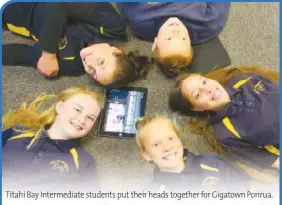  ??  ?? Titahi Bay Intermedia­te students put their heads together for Gigatown Porirua.