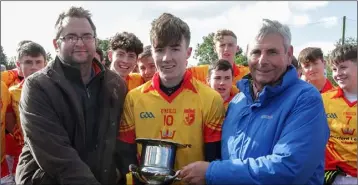  ??  ?? Sarsfields captain Conor Hillis with Dean Goodison and Bobby Goff at Sunday’s presentati­on.