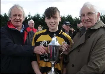  ??  ?? Rathnure captain Cameron O’Leary with John O’Neill of Coiste na nOg and Brendan Furlong (People Newspapers) after Sunday’s Enniscorth­y Guardian Juvenile hurling final in Taghmon.