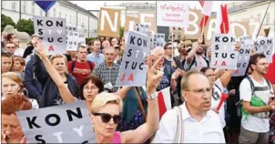  ?? JANEK SKARZYNSKI/AFP ?? People hold a protest urging Polish President Andrzej Duda to reject the bill changing the judicial system last week.