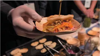  ?? AP FILE PHOTO ?? Chef Josh Tomson presents a Chicken Banh Mi sandwich at the annual Internatio­nal Spa Associatio­n event in New York on Aug. 8.