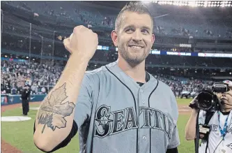  ?? FRED THORNHILL THE CANADIAN PRESS ?? James Paxton shows off his Maple Leaf tattoo after pitching a no-hitter against the Blue Jays on Tuesday night.