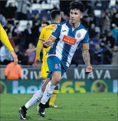  ??  ?? RENOVADO. Hernán Pérez lleva disputados 51 partidos oficiales con el Espanyol y diez goles.