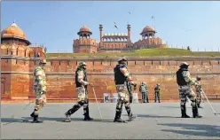  ?? PTI ?? Security personnel guard Red Fort a day after protesters stormed the monument.
