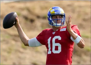  ?? AP Photo/Marcio Jose Sanchez ?? Los Angeles Rams quarterbac­k Jared Goff throws during NFL football training camp, on Tuesday in Thousand Oaks, Calif.