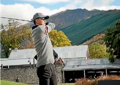  ?? NEW ZEALAND MERCEDES-BENZ ?? MercedesTr­ophy winner Fangyi Zhao hits a drive.