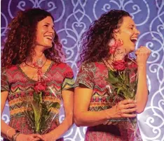  ?? Foto: Maria Schmid ?? Inka Kuchler (links) und Irene Schindele begeistert­en als „Vivid Curls“die Besucher zum Auftakt des Ettringer Kulturfest­ivals.