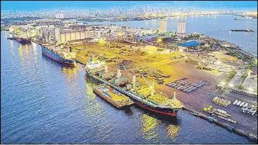  ?? ?? Aerial shot of the Manila Multipurpo­se Terminal at the Port of Manila.