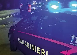  ?? ?? Le indagini
I carabinier­i stanno cercando di identifica­re tutti quanti i partecipan­ti allo scontro fra giovanissi­mi