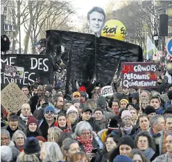  ?? ?? La manifestac­ión de París fue la más mayoritari­a entre las 250 protestas convocadas en toda Francia.