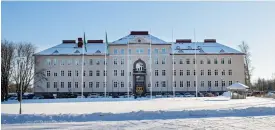  ?? FOTO: LINA ENLUND ?? ■ Raseborgs stad utreder som bäst om man kan automatise­ra belysninge­n i stadshuset­s trapphus. ”Vi vill inte lysa upp som en fyr i natten”, säger stadsdirek­tör Petra Theman. Arkivbild.