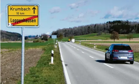  ?? Foto: Ulla Gutmann ?? Lange war es eine Hängeparti­e, nun kommt Bewegung in die Sache: Vom bayerische­n Baustaatss­ekretär Klaus Holetschek kam nun die Zusage, dass die B 16 zwischen Loppenhaus­en und Aletshause­n heuer doch saniert wird.