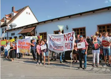  ?? Archivfoto: Claudia Stegmann ?? Schon im Sommer war bei der Infoverans­taltung mit Umweltmini­sterin Ulrike Scharf der Widerstand gegen einen Nationalpa­rk Donau Auen in Weichering deutlich sichtbar.