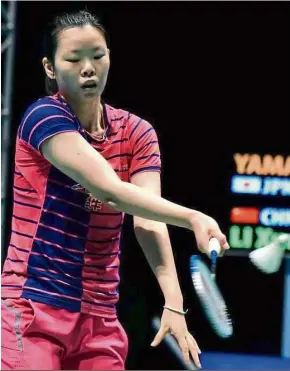  ??  ?? no problem: China’s li Xuerui in action against Japan’s Akane yamaguchi in the first round of the Celcom Axiata Malaysian Open yesterday. Xuerui won 21-11, 21-11.