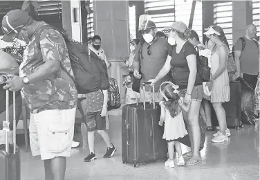  ?? /AFP ?? Los turistas fueron llevados al Centro de Convencion­es de Cancún