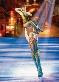  ??  ?? Akrobatik auf Kufen bei Holiday on Ice.