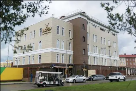  ?? ARTUR LEBEDEV — THE ASSOCIATED PRESS ?? Visitors drive past a restaurant now occupying the former building the Olympic anti-doping laboratory in Sochi, Russia.