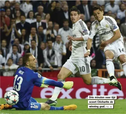  ?? Foto: afp ?? Drie minuten voor tijd
scoort Chicharito de
winning goal.