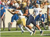  ?? PAUL W. GILLESPIE/CAPITAL GAZETTE ?? Navy’s Nicholas Straw nearly intercepts a ball in the second quarter of a game Oct. 8 against Tulsa. Straw has graded the team’s defensive performanc­e a B-minus so far this season, but a strong showing against Navy could boost the mark.