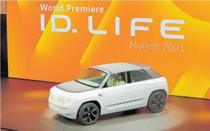  ??  ?? El popular. El ID. Life anticipa cómo será el modelo eléctrico que VW lanzará en 2025 a sólo 20.000 euros.