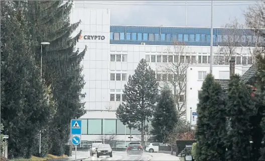  ?? ARND WIEGMANN / REUTERS ?? La sede
Fachada de la sede central de la compañía suiza Crypto en Steinhause­n, en el pequeño
y tranquilo cantón de Zug