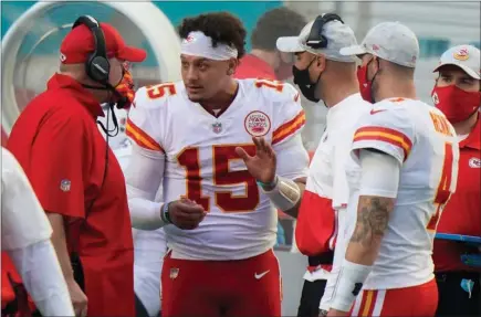  ?? WILFREDO LEE / AP ?? Kansas City quarterbac­k Patrick Mahomes (15) talks to coach Andy Reid on the sidelines during the Chiefs’ game Sunday against the Miami Dolphins, in Miami Gardens, Fla. The Chiefs, who have won their last five games by less than a touchdown, have a showdown this week with the New Orleans Saints.