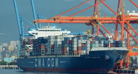  ?? Dalla Corea ?? La Cma Cgm Cendrillon ha toccato Cina e Medio Oriente prima di arrivare in Adriatico. Attraccher­à al porto di Trieste