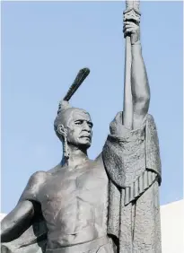  ?? ?? The statue of the explorer Kupe sighting Aotearoa, on the waterfront in Wellington.