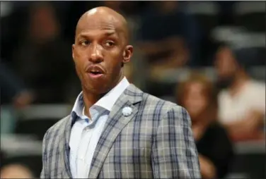  ?? DAVID ZALUBOWSKI — ASSOCIATED PRESS ?? Chauncey Billups watches from the sideline during a 2014 Pistons-Nuggets game in Denver.