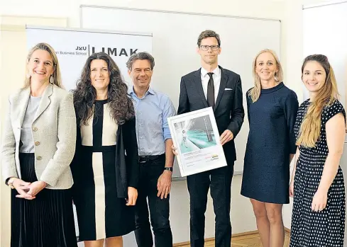  ??  ?? Die Jury und der Stipendiat (v. li.): Gerlinde Layr-Gizycki (LGT Österreich), Sonja Breier (Verbund), Wolfgang Güttel (Limak), Gernod Beckhuis (Gewinner), Daniela Niedermair (Limak) und Paulina Werner (