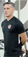  ?? — AFP ?? Canada’s English coach John Herdman observes his team during a training session at the Umm Salal SC in Doha.