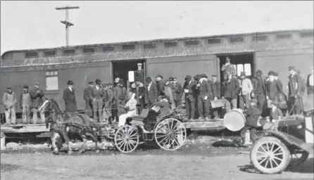  ?? JAMES BARRIE COLLECTION ?? A drummer, a costumed wagon driver and a kissing couple signal some special event at Galt’s CPR rail yard around 1910. It presented lots of entertainm­ent for train passengers.