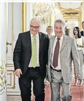  ??  ?? Frank-Walter Steinmeier, Heinz Fischer: Laudatio des deutschen Staatsober­haupts zum 80. Geburtstag