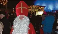  ??  ?? Der Heilige Nikolaus verschenkt an allen drei Tagen kleine Gaben an die Kinder.