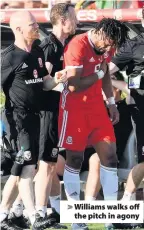  ??  ?? > Williams walks off the pitch in agony