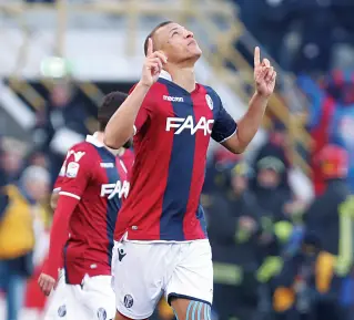  ??  ?? Cinico Mattia Destro ha aperto le marcature sfruttando con freddezza l’assist di Verdi per la rete dell’1-0 rossoblù. Il suo gol ha dato fiducia al Bologna e cambiato il volto alla gara