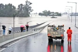  ?? AP PHOTO/MARK BAKER ?? An emergency vehicle blocks access to the flooded Windsor Bridge on Monday on the outskirts of Sydney, Australia.