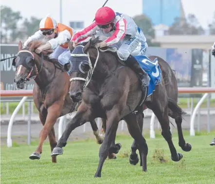 ?? Picture: TRACKSIDE PHOTOGRAPH­Y ?? Donot Say Anything wins his maiden at the Gold Coast.