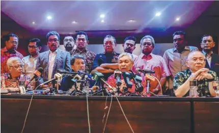  ?? – ADIB RAWI YAHYA/THESUN ?? UNITED FRONT ... Barisan Nasional (BN) chairman Datuk Seri Dr Ahmad Zahid Hamidi during a media conference after a special meeting of Pakatan Harapan and BN leaders at the Seri Pacific Hotel in Kuala Lumpur yesterday.