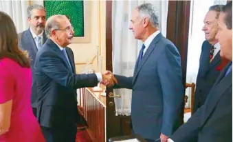  ?? FUENTE EXTERNA ?? ↑ Danilo Medina se reunió con Rod Manfred, comisionad­o de Grandes Ligas.