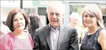  ??  ?? Bernard English with wife Gabrielle and daughter Olwyn.