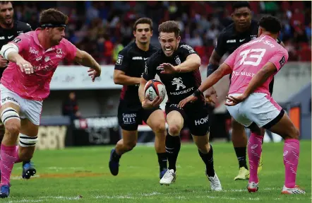  ?? Photo Midi Olympique - Patrick Derewiany ?? Particuliè­rement à son aise, la charnière toulousain­e, avec Antoine Dupont et, ici, Zack Holmes, a joué les accélérate­urs de particules.