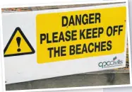  ?? PHOTO: ROBIN JONES ?? A warning to people to stay off the beaches.
