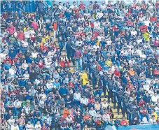  ??  ?? Los aficionado­s volvieron a demostrar que el único partido que les interesa de la Liga Nacional es el clásico Olimpia-Motagua.