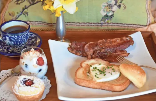  ?? TERRI MILLIGAN ?? Yogurt parfait, cornmeal muffin, bacon and a heart-shaped egg in bread add up to a special breakfast in bed for mom.