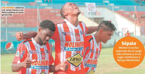  ??  ?? GOLEADORES. Akeen Garret, Jamal Charles y Luis Palma celebran el cuarto gol del Vida.