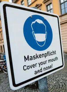  ?? Foto: Lino Mirgeler, dpa ?? Menschen mit Behinderun­gen oder Erkrankung­en sind von der Maskenpfli­cht befreit. Das müssen sie aber nachweisen können.