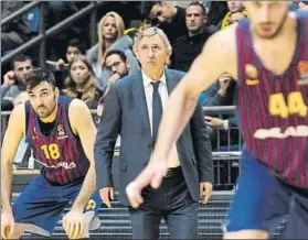  ?? FOTO: EFE ?? Pierre Oriola y Svetislav Pesic, durante el encuentro de ayer en Tel Aviv