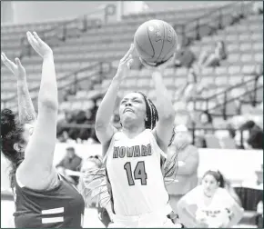  ?? Courtesy Photo/ Tony Claxton ?? Raegan Thomas takes a shot during this weekends game against