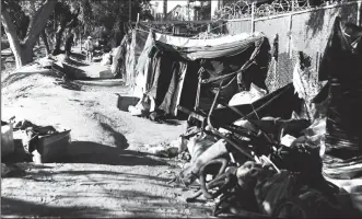  ?? NEWS-SENTINEL FILE PHOTOGRAPH ?? Homeless encampment­s have popped up along an embankment along Highway 99 in Lodi in recent years.